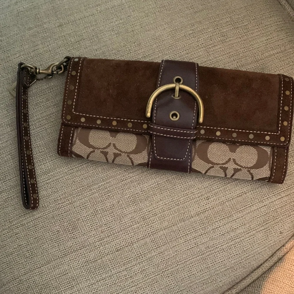 Coach signature C Clutch .. model 7058 - Picture 2 of 4